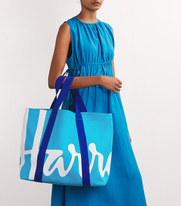 Harrods
Large Cotton Logo Tote Bag ( Bright blue)..حقيبة تسوق كبيرة من القطن بشعار هارودز (أزرق فاتح)