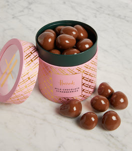 Milk Chocolate Coated Strawberries (230g)...الفراولة المغطاة بالشوكولاتة بالحليب (230 جرام)