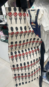 Guardsmen Kids Apron...مريلة للأطفال بنقشة حارس الملكة