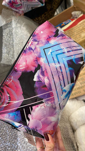 Geo floral cosmetic bag..حقيبة مستحضرات تجميل  زهرية