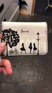 Harrods
Knightsbridge Storefront Purse محفظة بواجهة متجر نايتسبريدج
