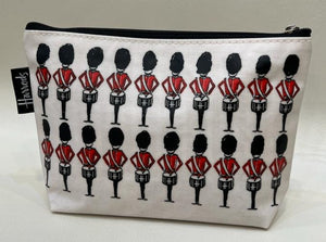 Queen Guardsmen Travel Pouch...حقيبة الحرس الملكي