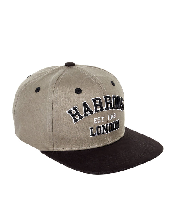 Varsity Logo Flat Peak Cap Grey..قبعة مسطحة بشعار الجامعة باللون الرمادي