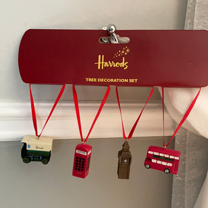 Harrods London Ornament Decorations (Set of 4)..زينة ٤هارودز لندن مجموعة من قطع