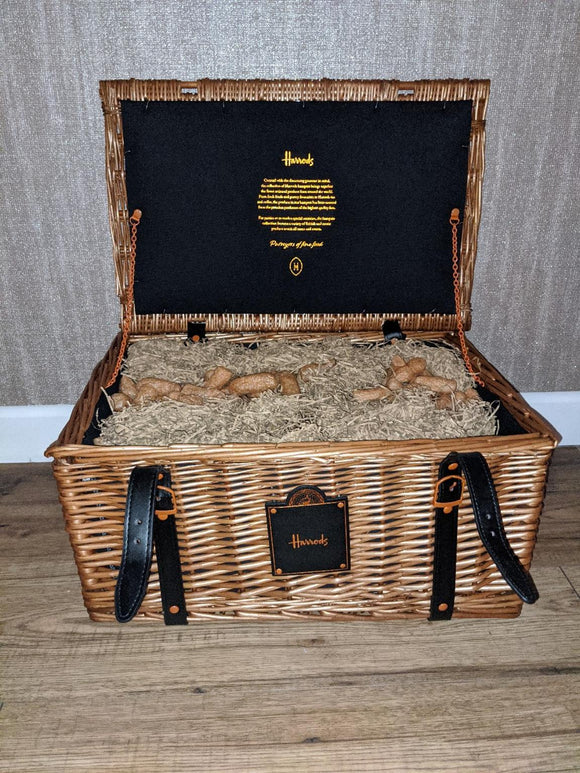 Harrods Medium Wicker Hamper Basket..سلة هدايا حجم وسط من هارودز مصنوعة من الخيزران